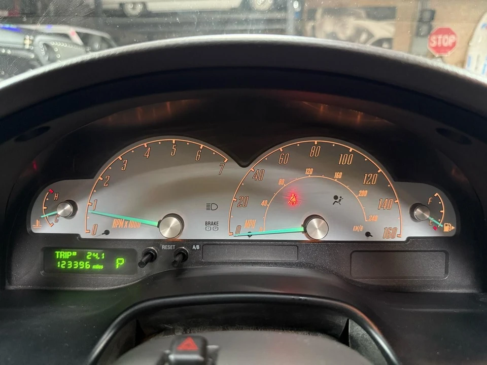 2002 Ford Thunderbird 11th Gen - Image 18 of 31