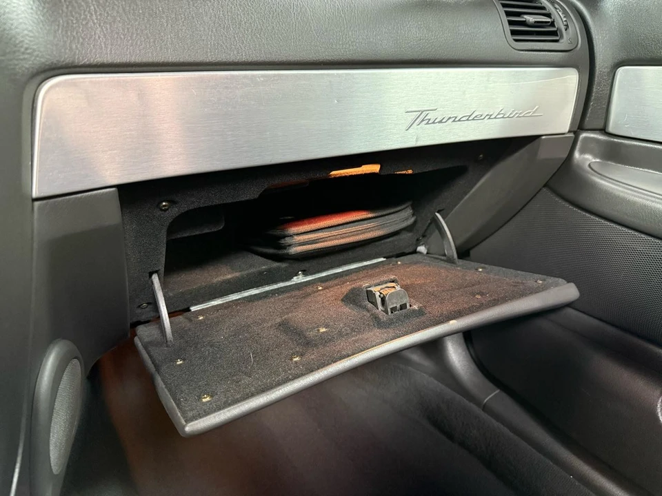 2002 Ford Thunderbird 11th Gen - Image 25 of 31