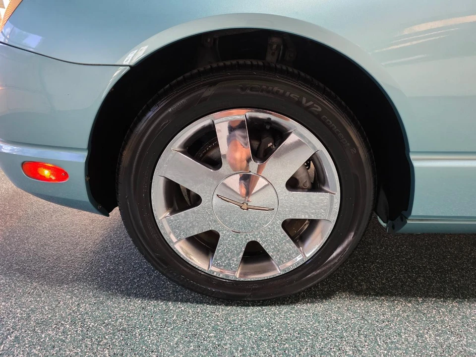 2002 Ford Thunderbird 11th Gen - Image 14 of 31