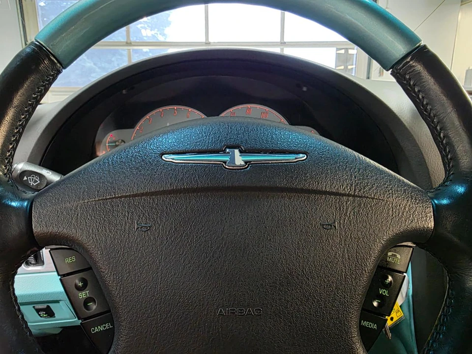 2002 Ford Thunderbird 11th Gen - Image 24 of 31