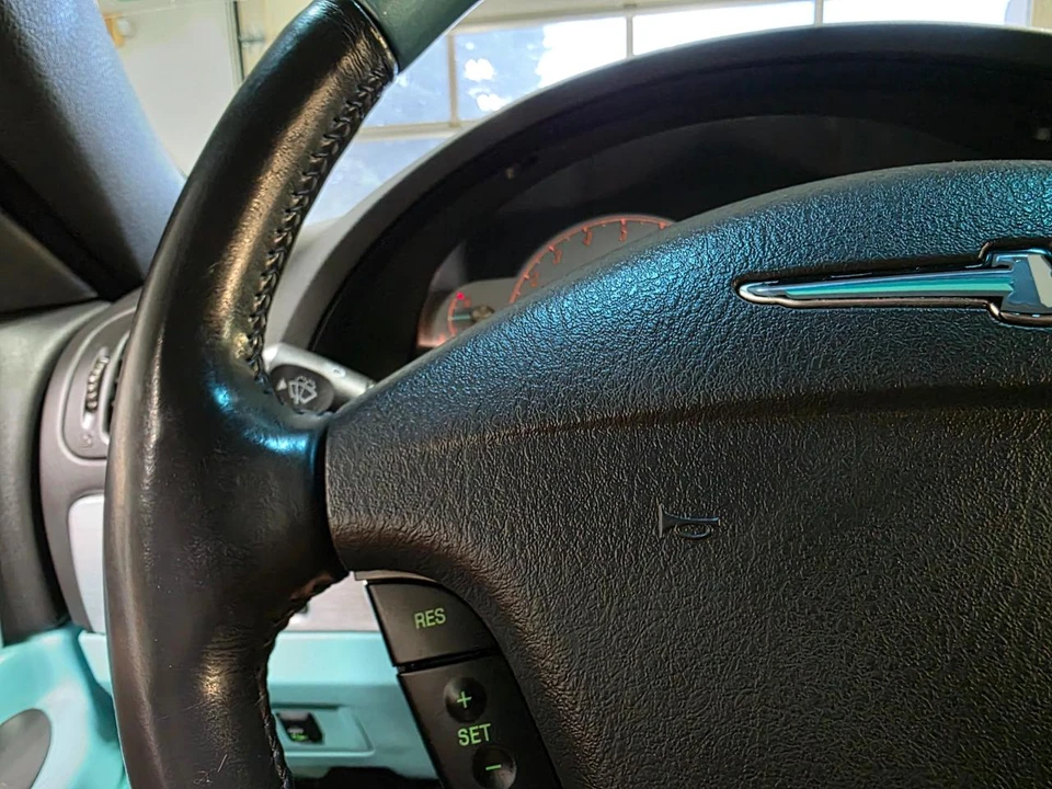 2002 Ford Thunderbird 11th Gen - Image 25 of 31