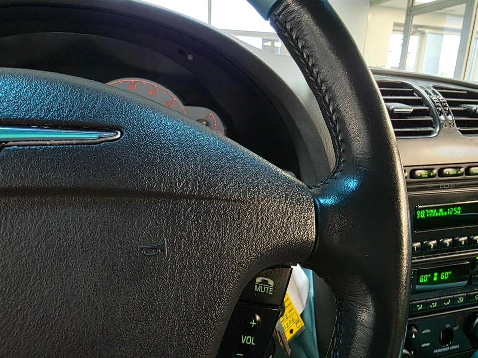 2002 Ford Thunderbird 11th Gen - Image 26 of 31