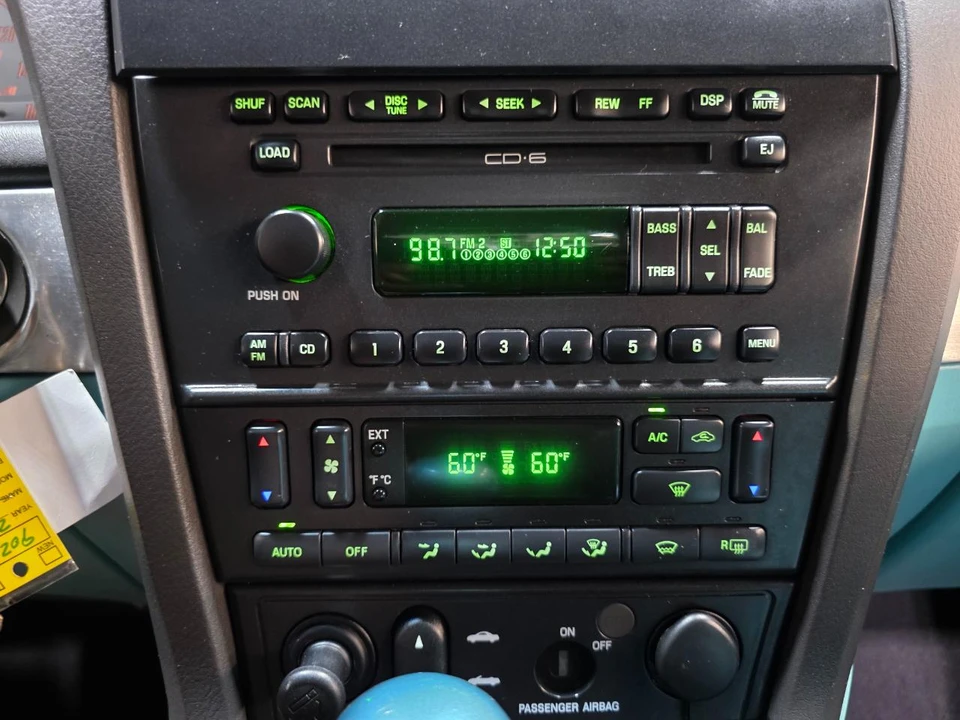 2002 Ford Thunderbird 11th Gen - Image 27 of 31