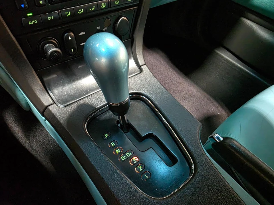 2002 Ford Thunderbird 11th Gen - Image 28 of 31