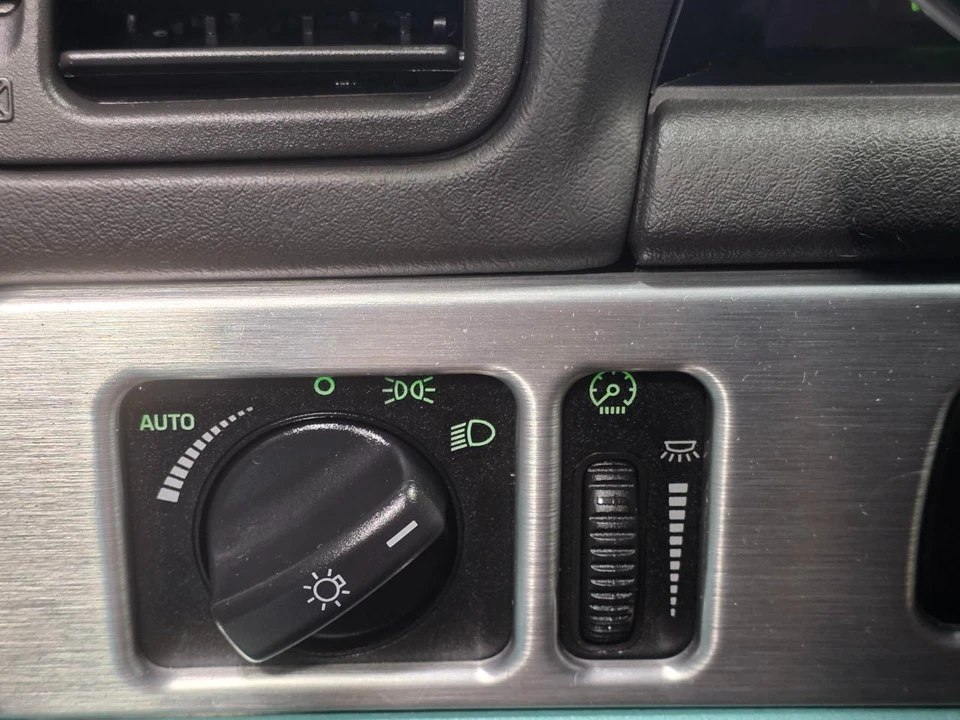 2002 Ford Thunderbird 11th Gen - Image 30 of 31