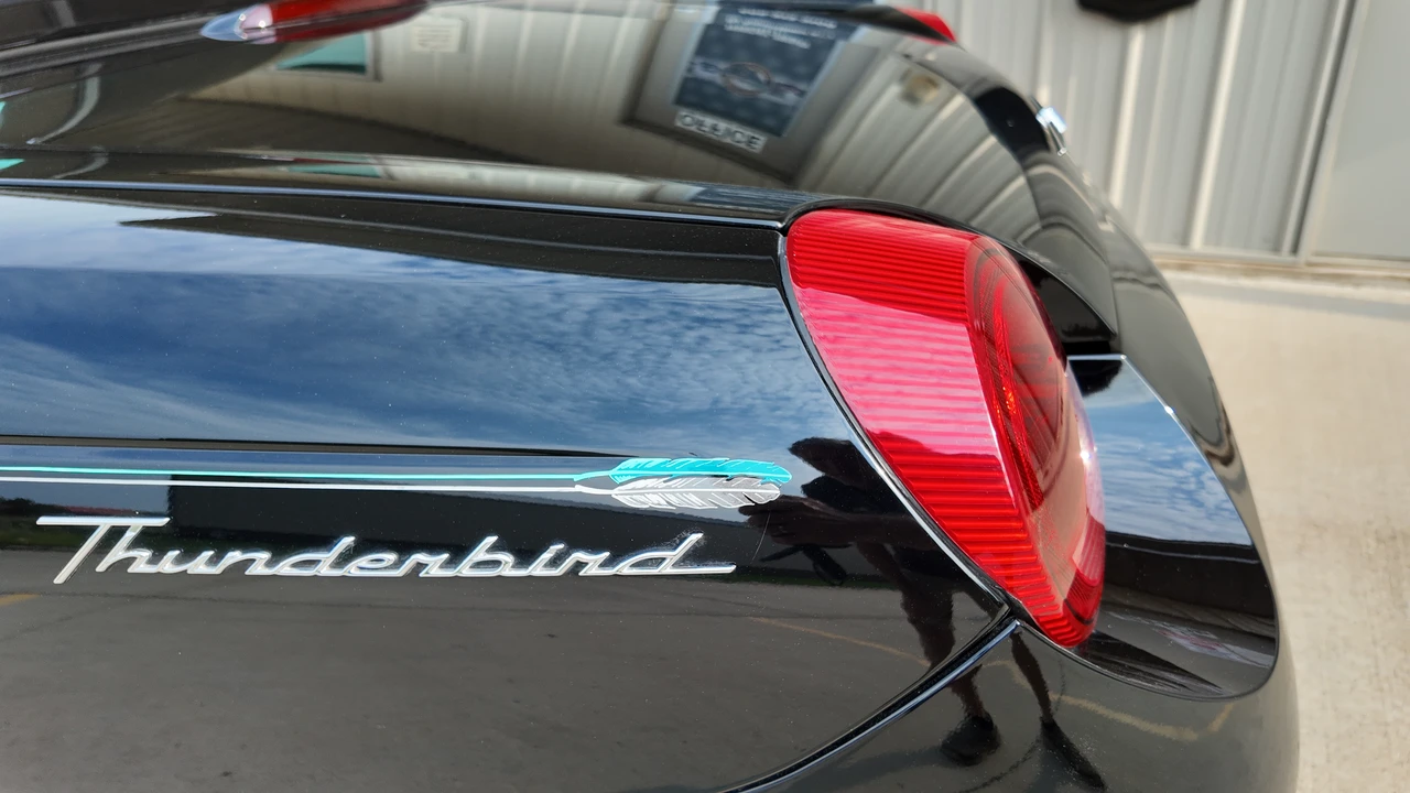 2002 Ford Thunderbird 11th Gen - Image 21 of 31