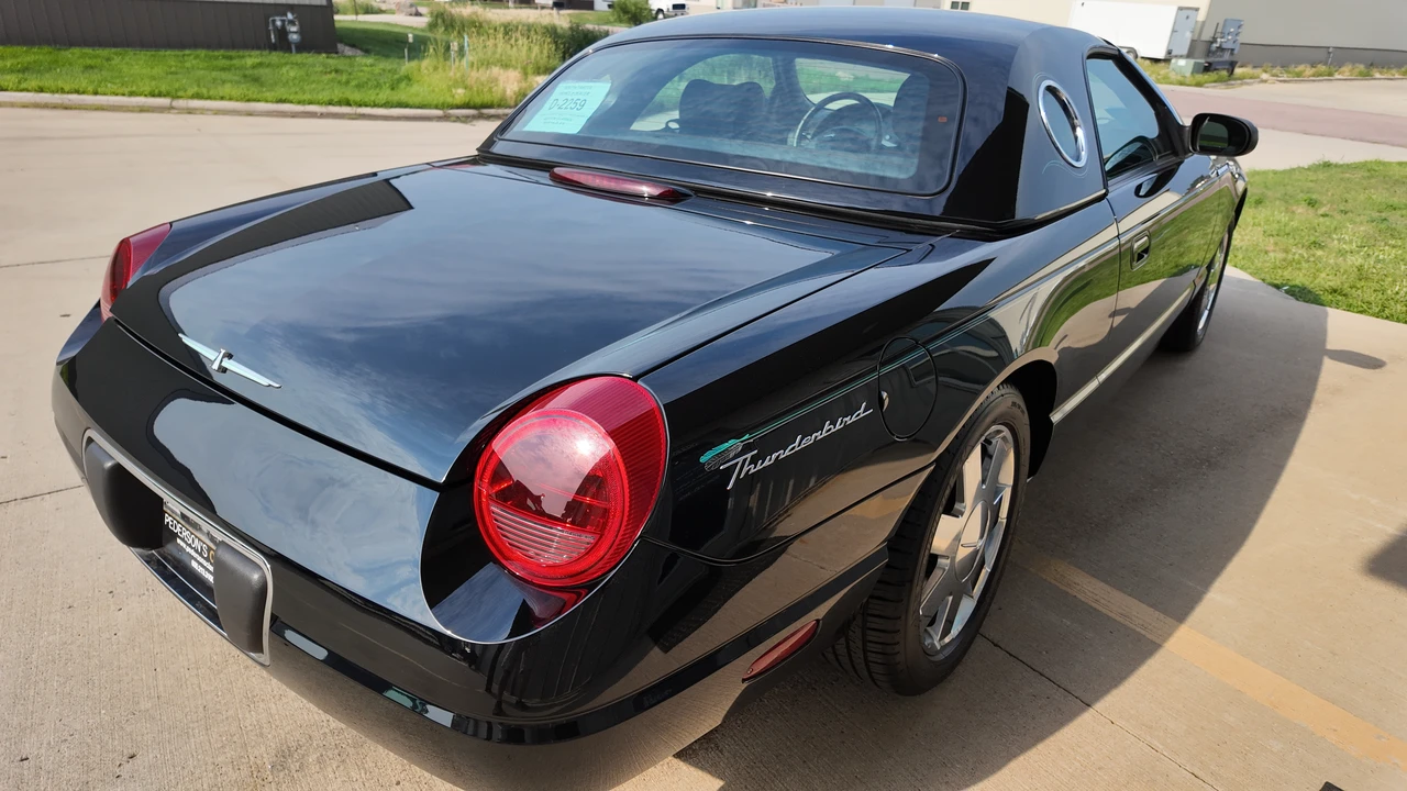 2002 Ford Thunderbird 11th Gen - Image 12 of 31
