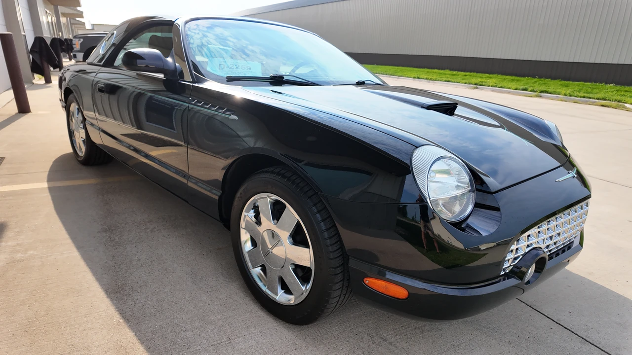 2002 Ford Thunderbird 11th Gen - Image 13 of 31
