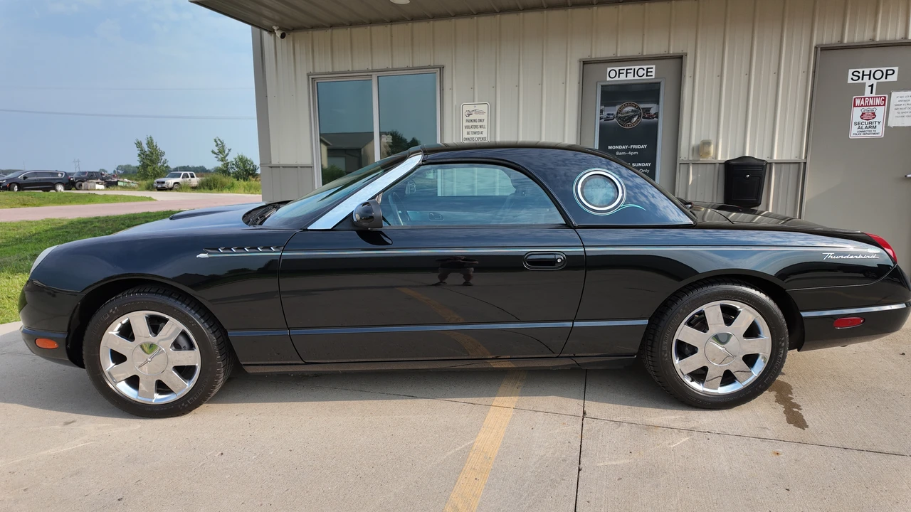 2002 Ford Thunderbird 11th Gen - Image 8 of 31