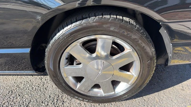 2002 Ford Thunderbird 11th Gen - Image 10 of 12