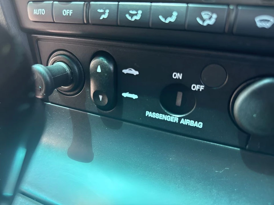 2002 Ford Thunderbird 11th Gen - Image 19 of 29