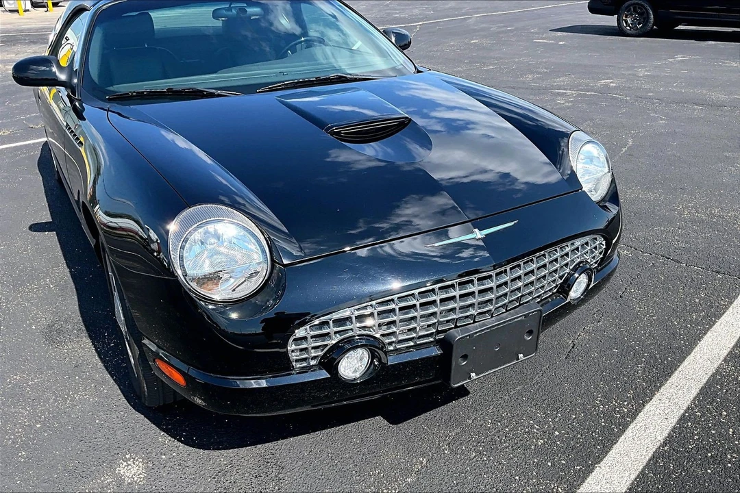 2002 Ford Thunderbird 11th Gen - Image 3 of 9