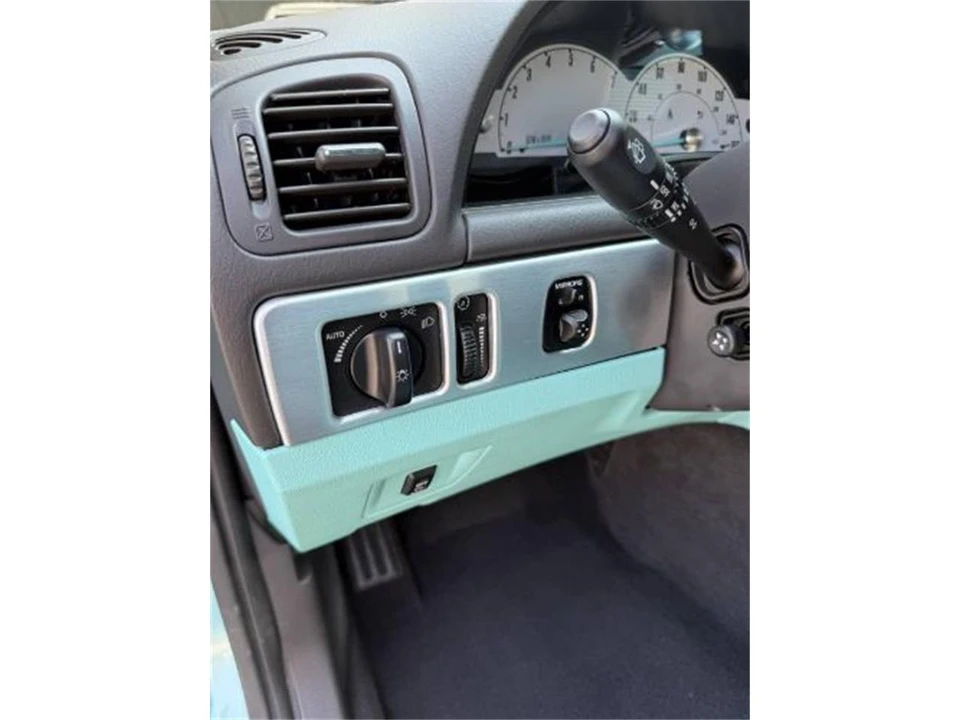 2002 Ford Thunderbird 11th Gen - Image 10 of 25