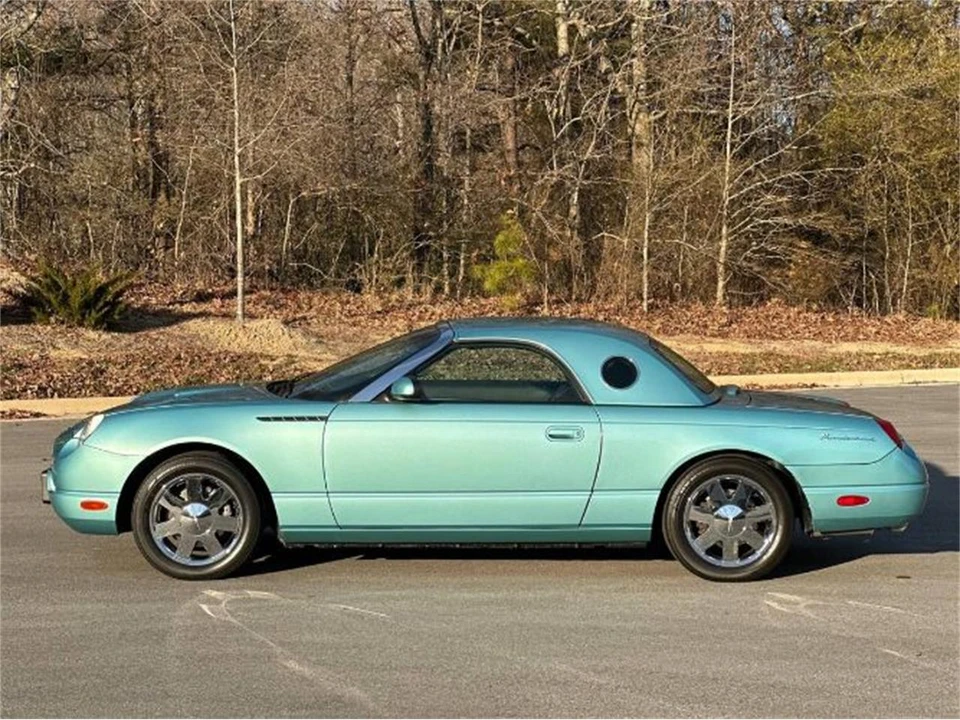 2002 Ford Thunderbird 11th Gen - Image 12 of 25