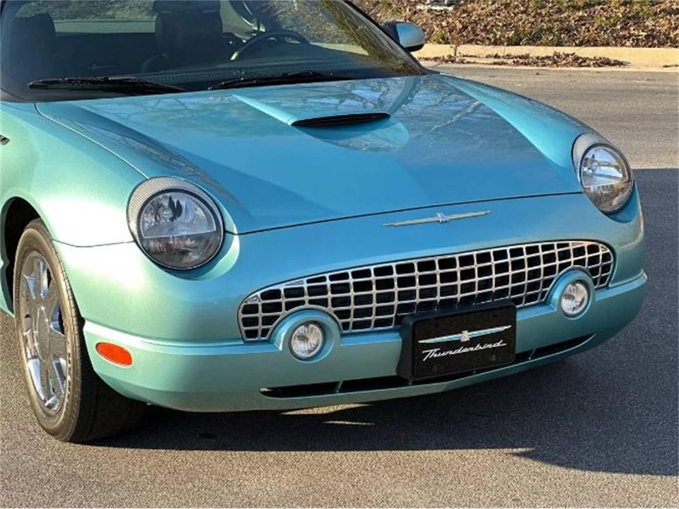 2002 Ford Thunderbird 11th Gen - Image 15 of 25