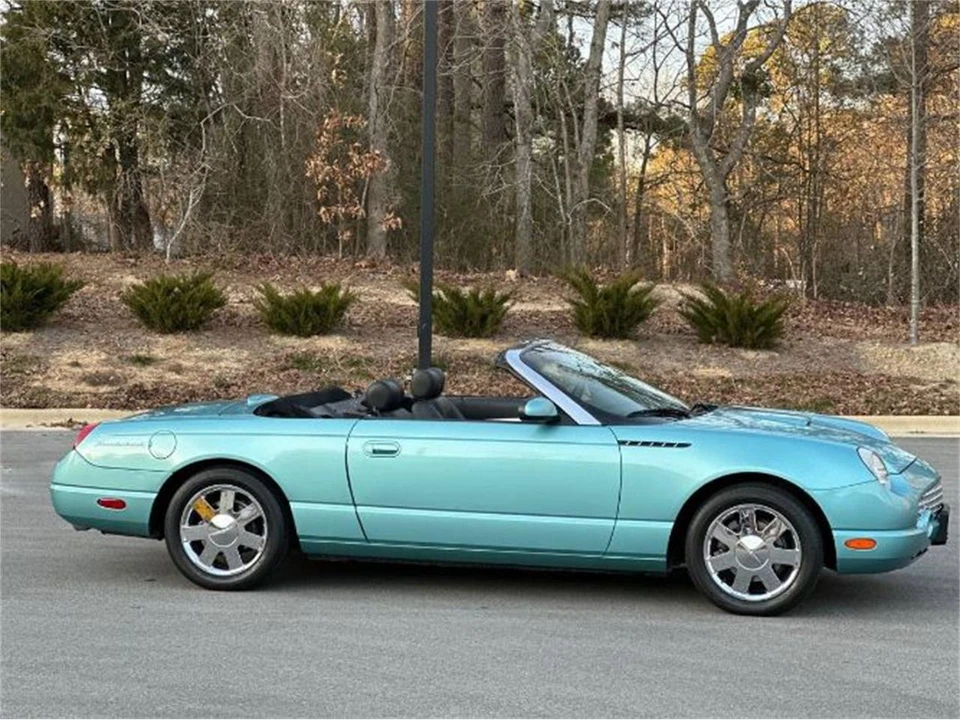 2002 Ford Thunderbird 11th Gen - Image 18 of 25