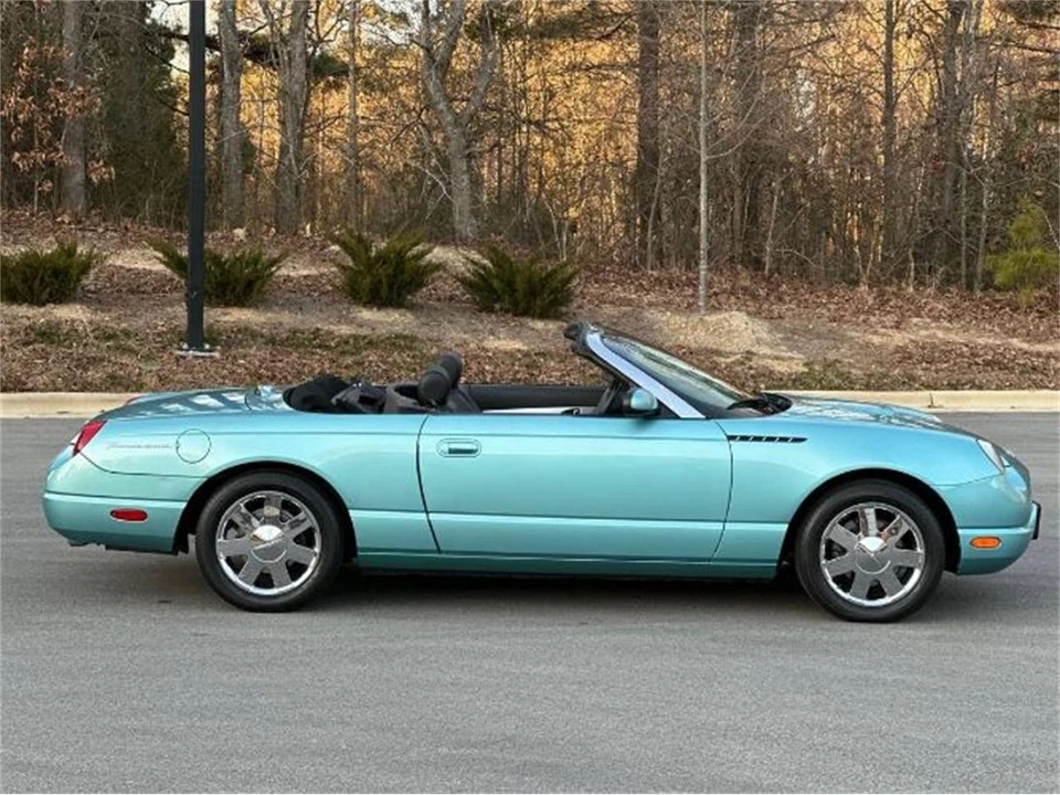 2002 Ford Thunderbird 11th Gen - Image 22 of 25