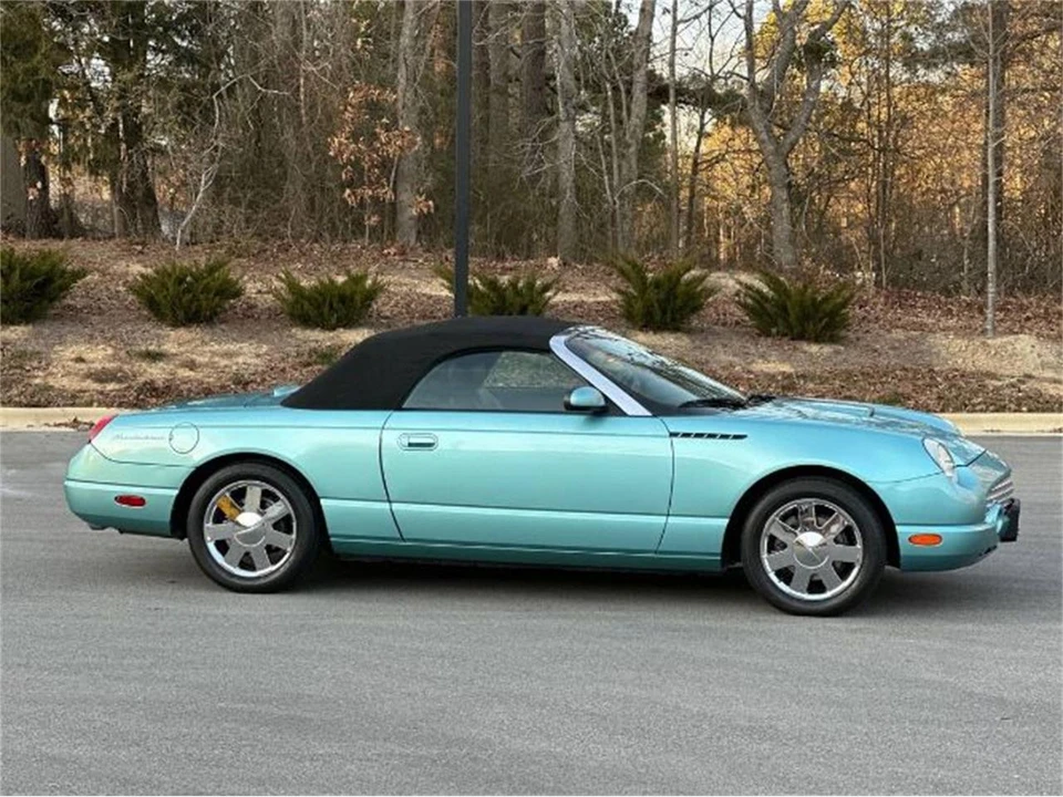 2002 Ford Thunderbird 11th Gen - Image 24 of 25
