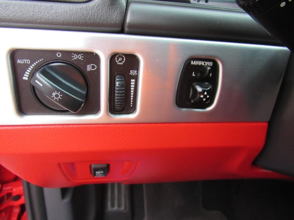 2002 Ford Thunderbird 11th Gen - Image 28 of 31