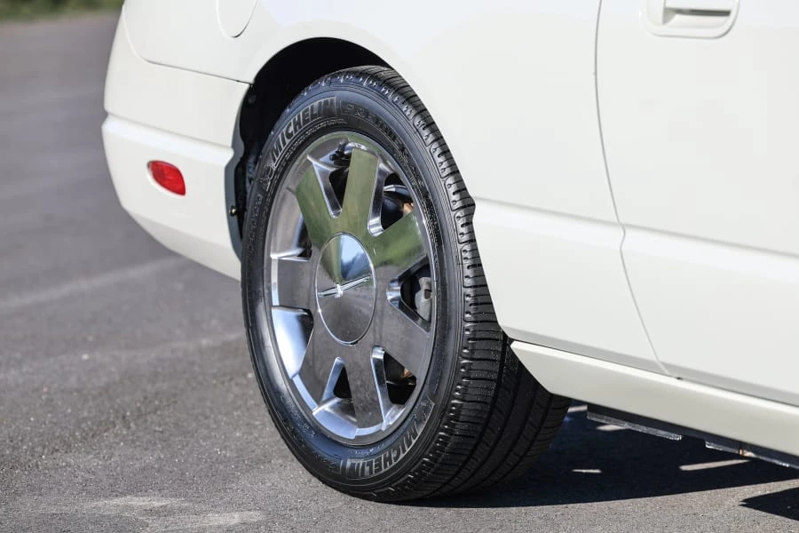 2002 Ford Thunderbird 11th Gen - Image 14 of 31