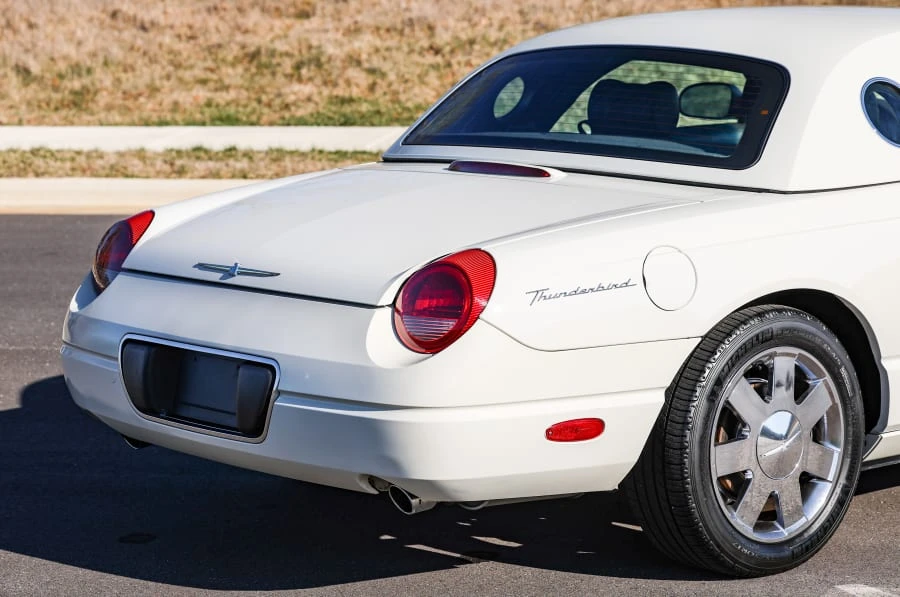 2002 Ford Thunderbird 11th Gen - Image 11 of 31