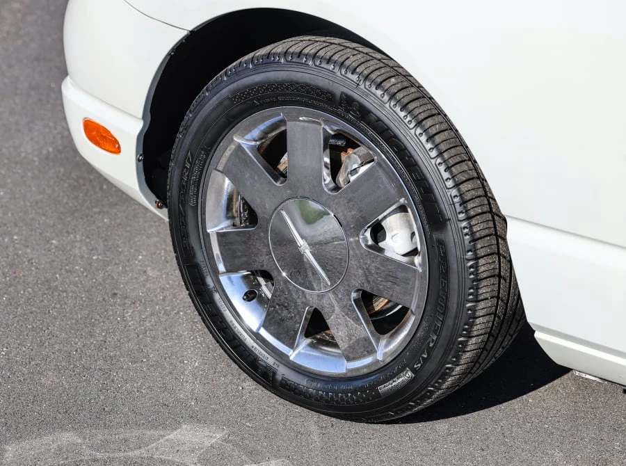 2002 Ford Thunderbird 11th Gen - Image 18 of 31