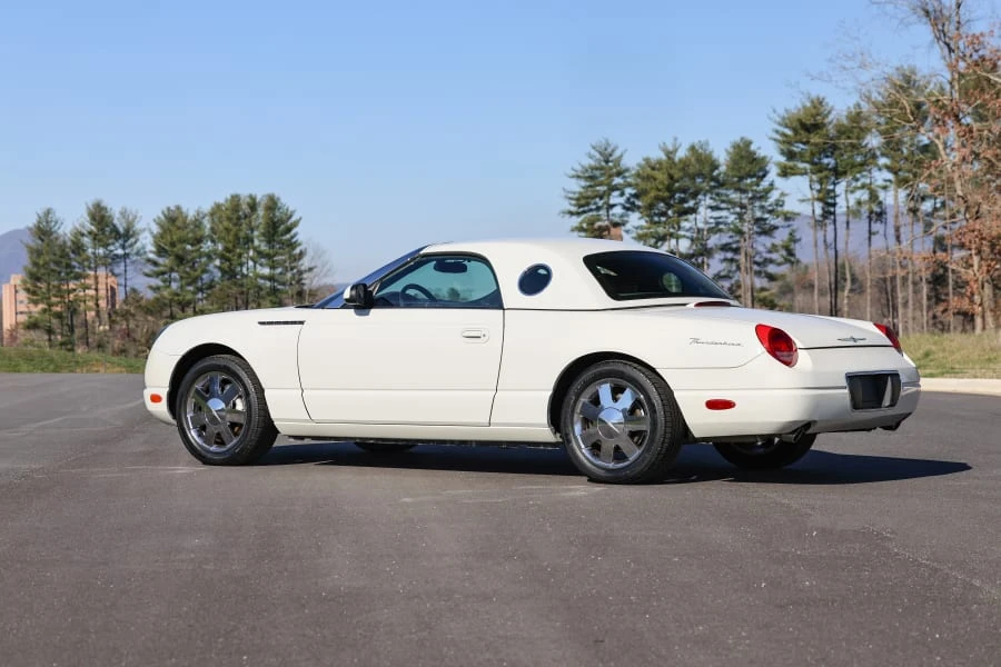2002 Ford Thunderbird 11th Gen - Image 17 of 31