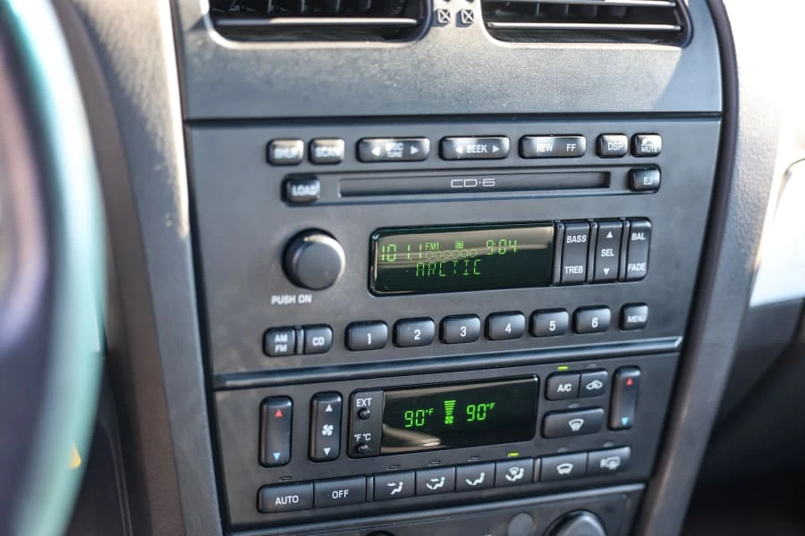 2002 Ford Thunderbird 11th Gen - Image 27 of 31