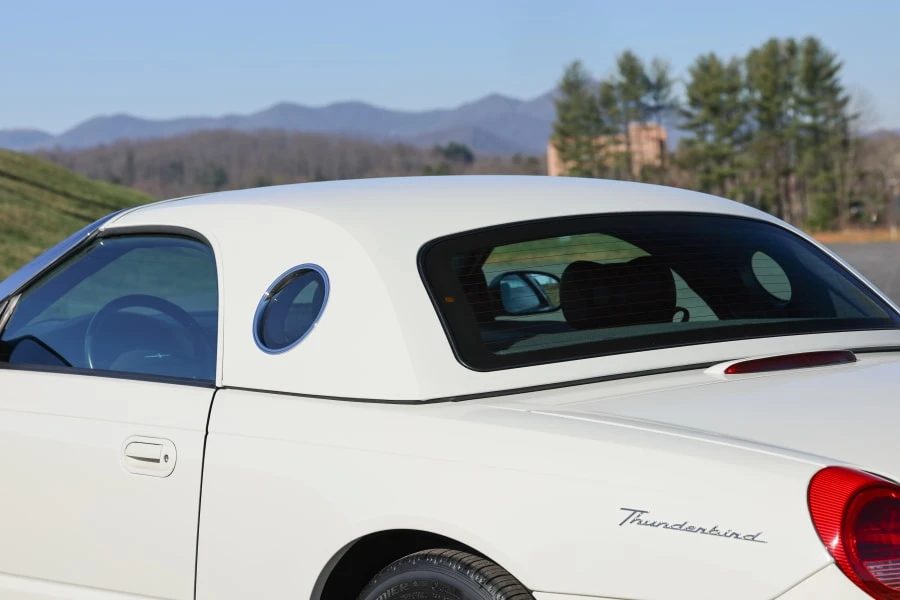 2002 Ford Thunderbird 11th Gen - Image 12 of 31