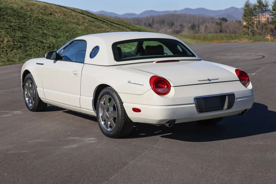 2002 Ford Thunderbird 11th Gen - Image 19 of 31