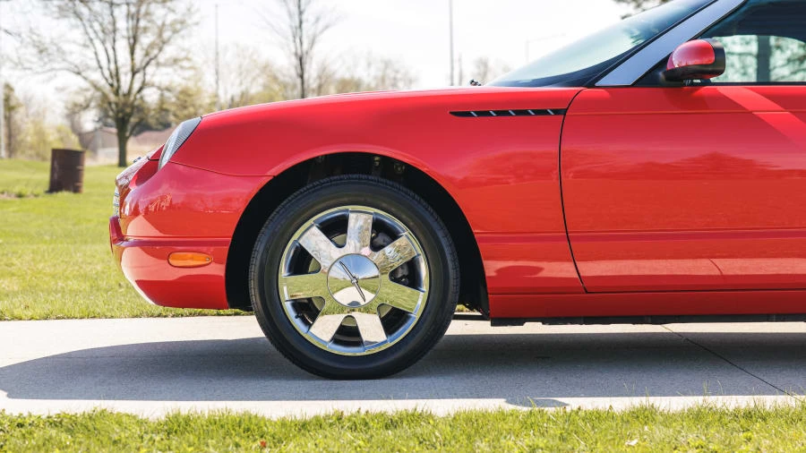 2002 Ford Thunderbird 11th Gen - Image 21 of 31