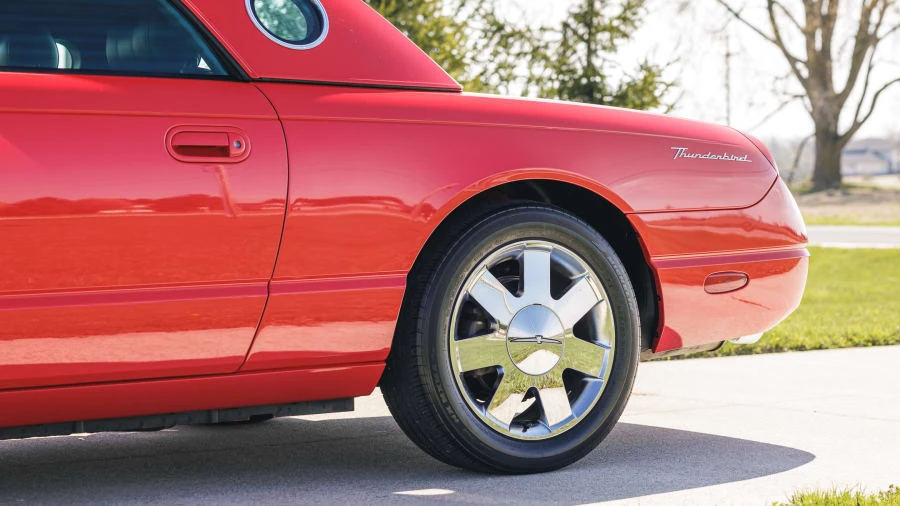 2002 Ford Thunderbird 11th Gen - Image 25 of 31