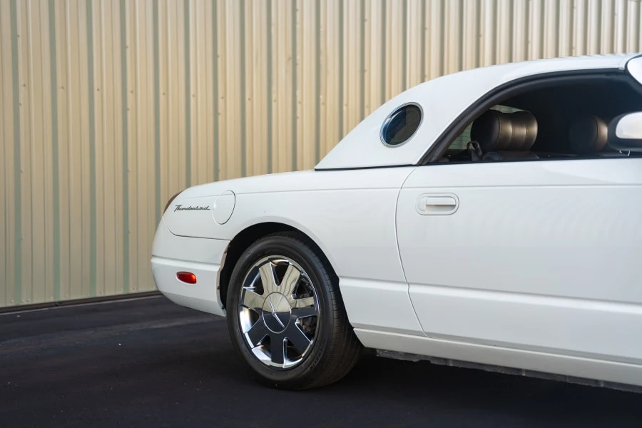 2002 Ford Thunderbird 11th Gen - Image 27 of 31