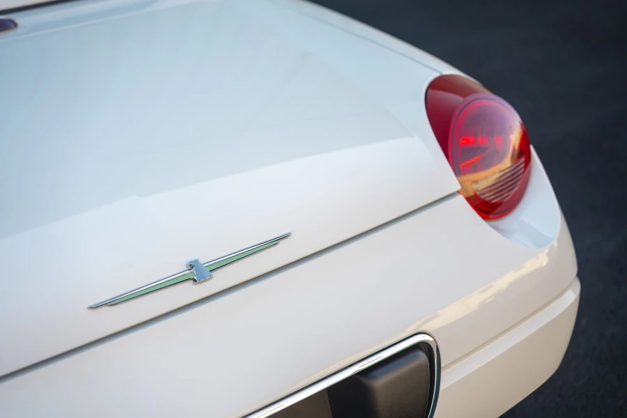 2002 Ford Thunderbird 11th Gen - Image 20 of 31