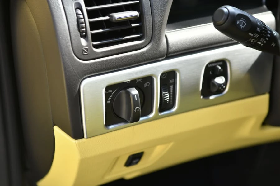2002 Ford Thunderbird 11th Gen - Image 27 of 31