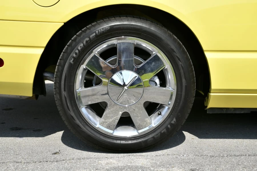 2002 Ford Thunderbird 11th Gen - Image 17 of 31