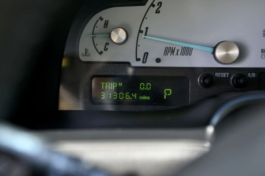 2002 Ford Thunderbird 11th Gen - Image 23 of 31