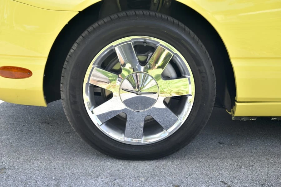 2002 Ford Thunderbird 11th Gen - Image 19 of 31