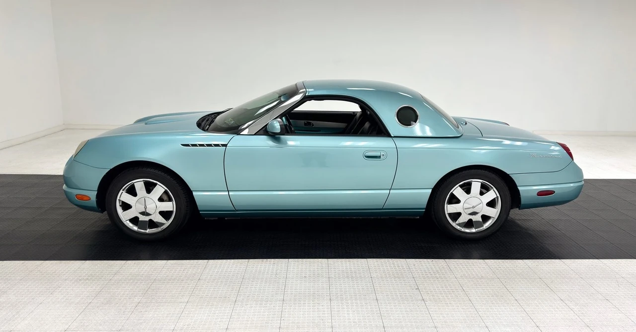 2002 Ford Thunderbird 10th Gen - Image 4 of 12