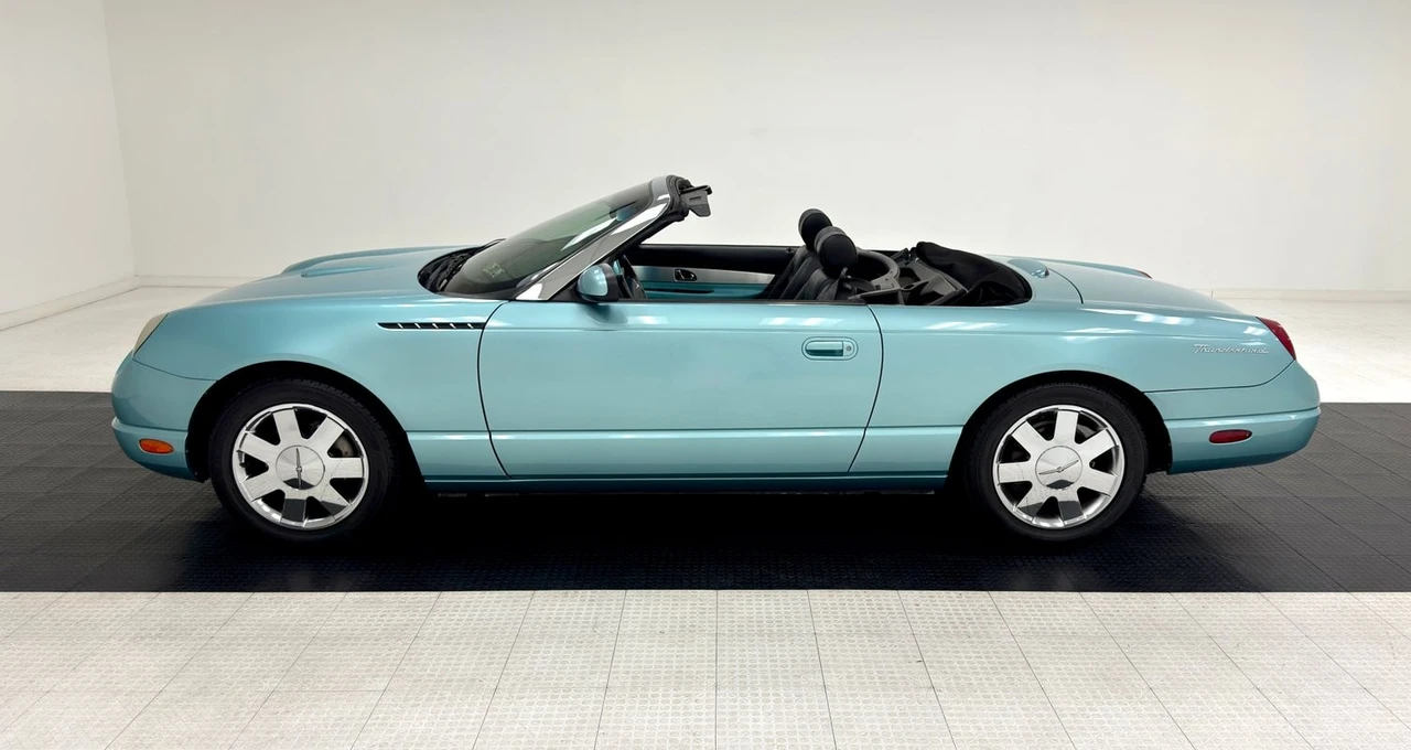 2002 Ford Thunderbird 10th Gen - Image 6 of 12