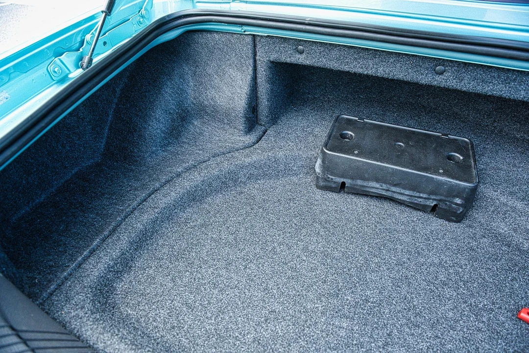 2002 Ford Thunderbird 11th Gen - Image 17 of 31