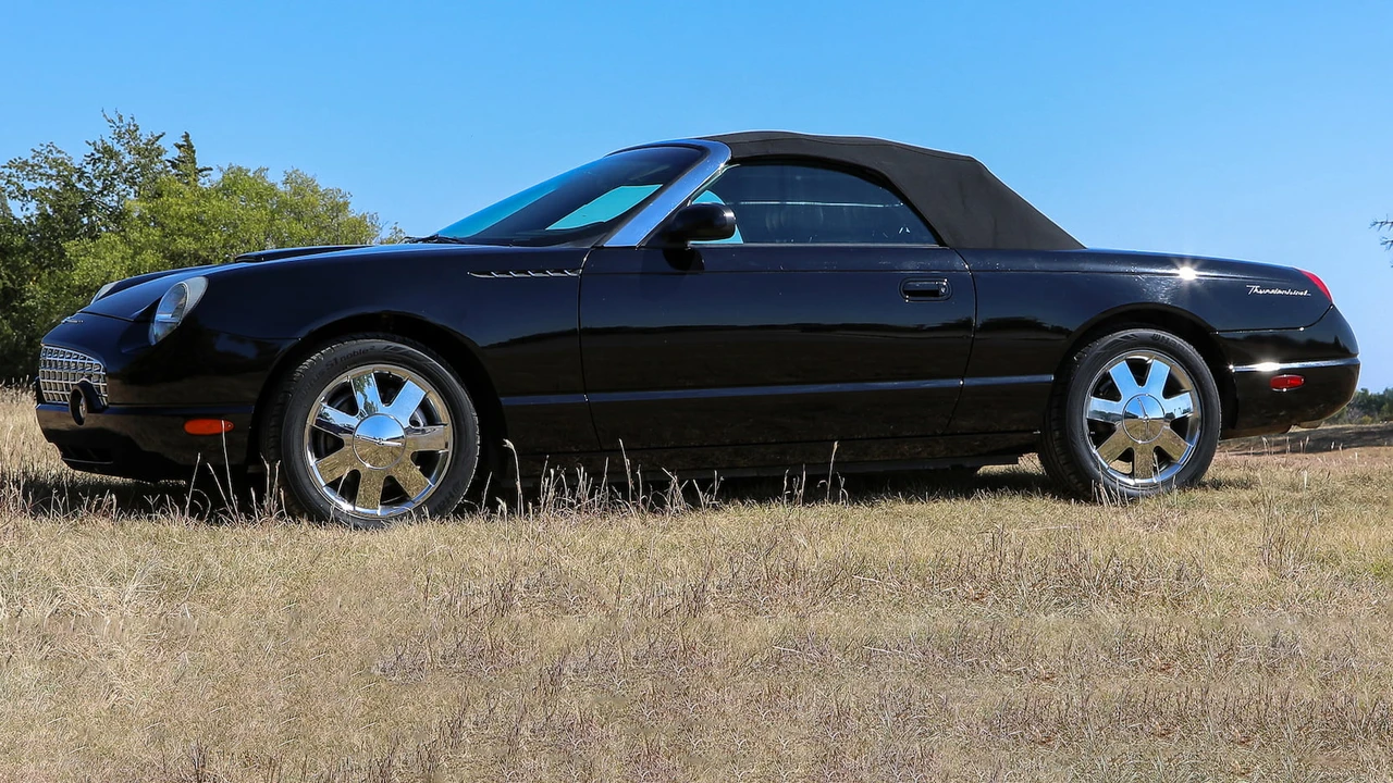 2002 Ford Thunderbird 11th Gen - Image 2 of 29