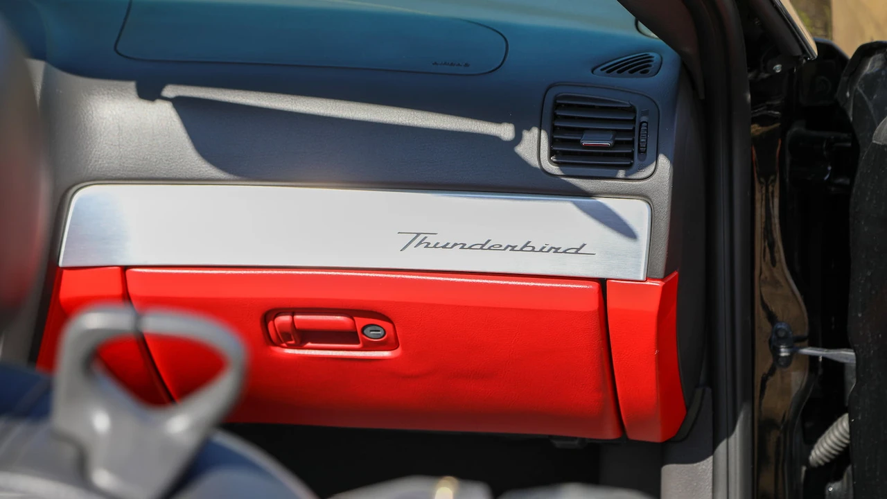 2002 Ford Thunderbird 11th Gen - Image 10 of 29