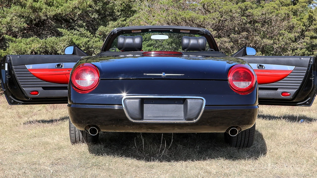 2002 Ford Thunderbird 11th Gen - Image 12 of 29