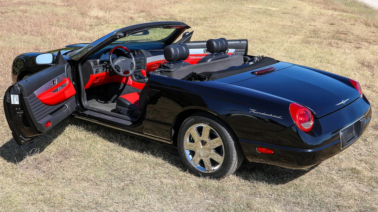 2002 Ford Thunderbird 11th Gen - Image 13 of 29