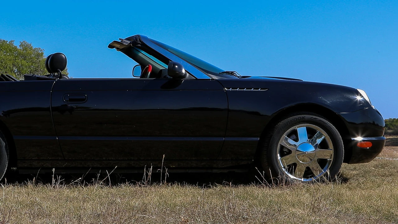2002 Ford Thunderbird 11th Gen - Image 14 of 29