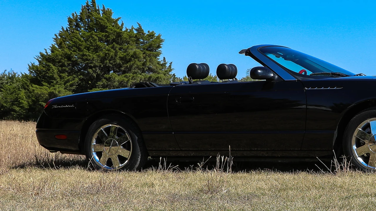 2002 Ford Thunderbird 11th Gen - Image 15 of 29