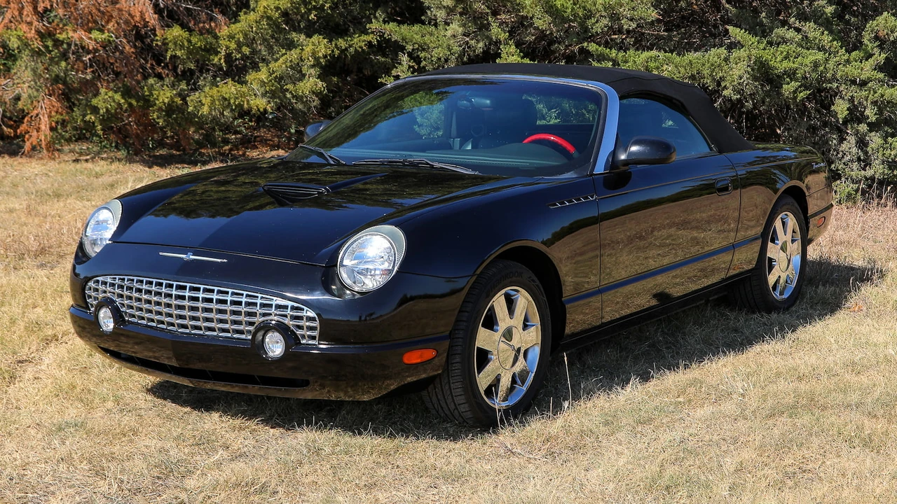 2002 Ford Thunderbird 11th Gen - Image 16 of 29