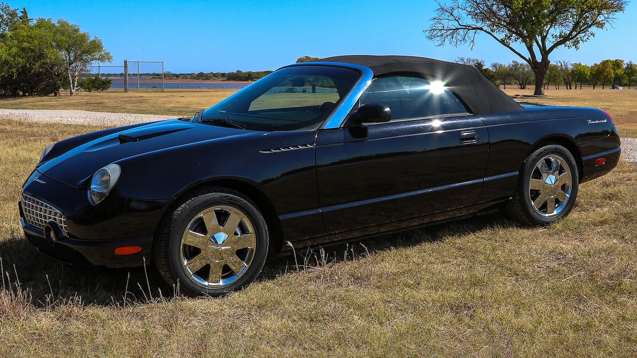 2002 Ford Thunderbird 11th Gen - Image 18 of 29