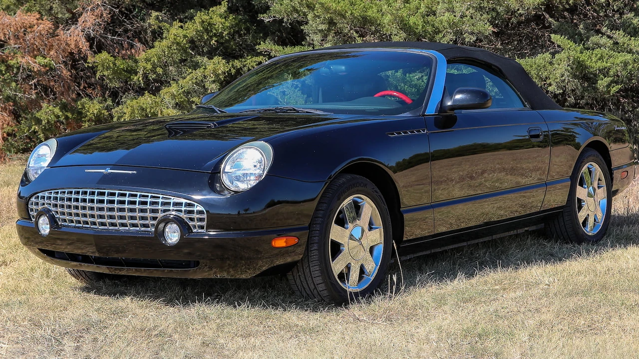 2002 Ford Thunderbird 11th Gen - Image 19 of 29